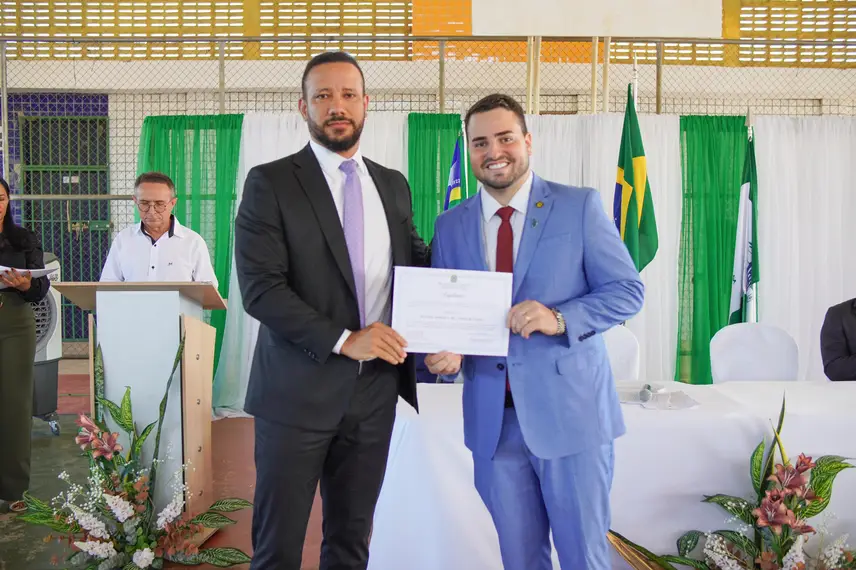 Prefeito Reeleito de Aroazes, Vice-Prefeita e Vereadores São Diplomados em Solenidade Oficial Prefeito Reeleito de Aroazes, Vice-Prefeita e Vereadores São Diplomados em Solenidade Oficial