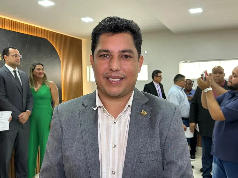 Prefeito, vice-prefeita e vereadores eleitos em Curralinhos são diplomados