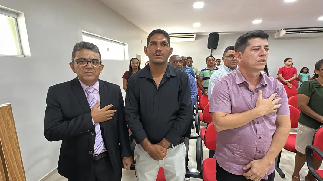 Prefeito, vice-prefeita e vereadores eleitos em Curralinhos são diplomados