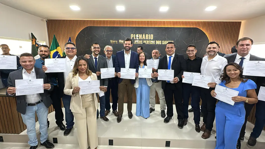 Prefeito, vice-prefeita e vereadores eleitos em Monsenhor Gil são diplomados