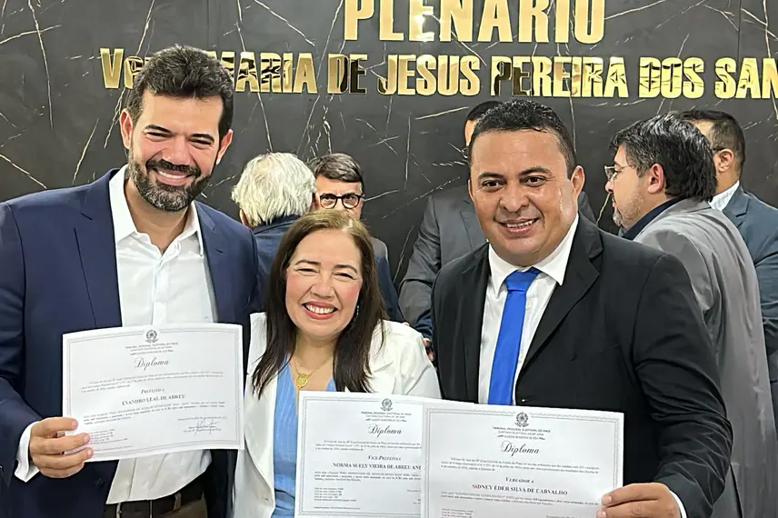 Prefeito, vice-prefeita e vereadores eleitos em Monsenhor Gil são diplomados Prefeito, vice-prefeita e vereadores eleitos em Monsenhor Gil são diplomados