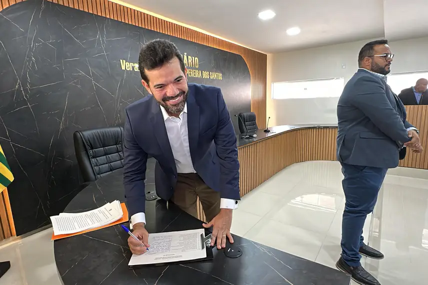 Prefeito, vice-prefeita e vereadores eleitos em Monsenhor Gil são diplomados Prefeito, vice-prefeita e vereadores eleitos em Monsenhor Gil são diplomados