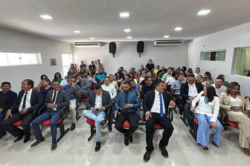 Prefeito, vice-prefeita e vereadores eleitos em Monsenhor Gil são diplomados Prefeito, vice-prefeita e vereadores eleitos em Monsenhor Gil são diplomados
