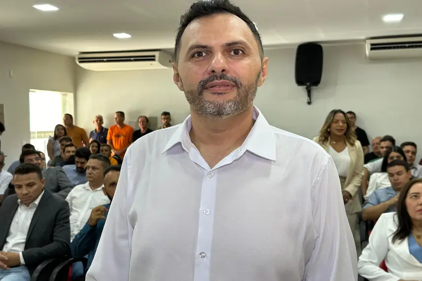 Prefeito, vice-prefeita e vereadores eleitos em Monsenhor Gil são diplomados Prefeito, vice-prefeita e vereadores eleitos em Monsenhor Gil são diplomados