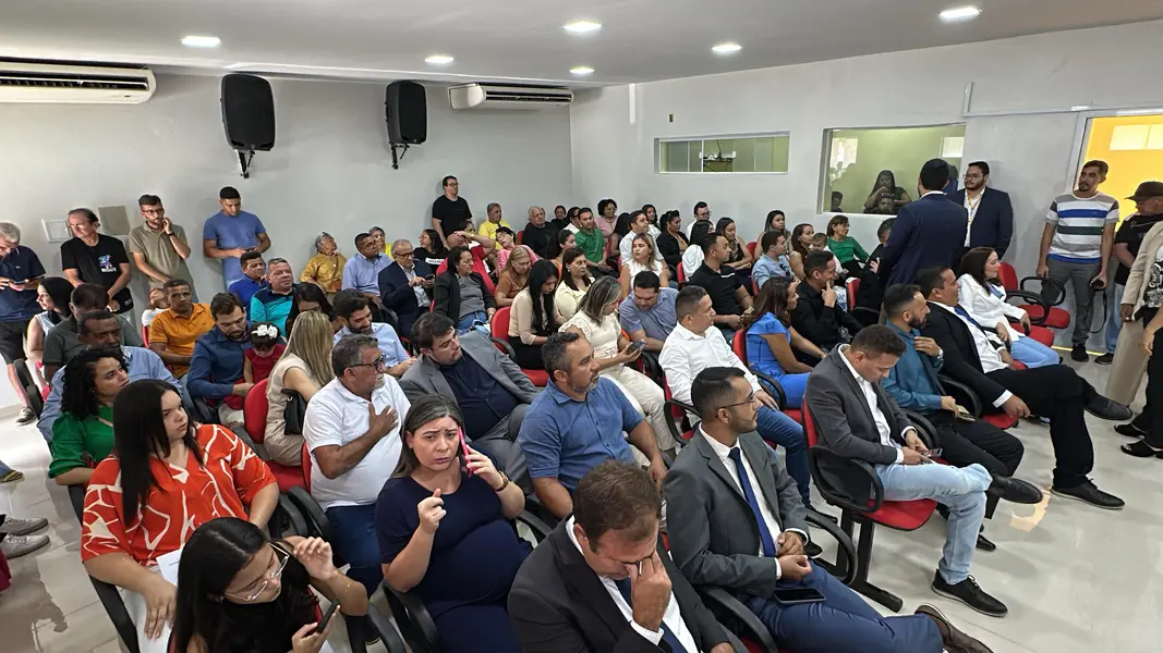 Prefeito, vice-prefeita e vereadores eleitos em Monsenhor Gil são diplomados