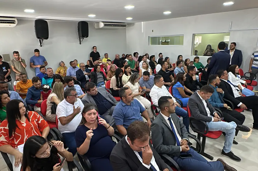 Prefeito, vice-prefeita e vereadores eleitos em Monsenhor Gil são diplomados Prefeito, vice-prefeita e vereadores eleitos em Monsenhor Gil são diplomados