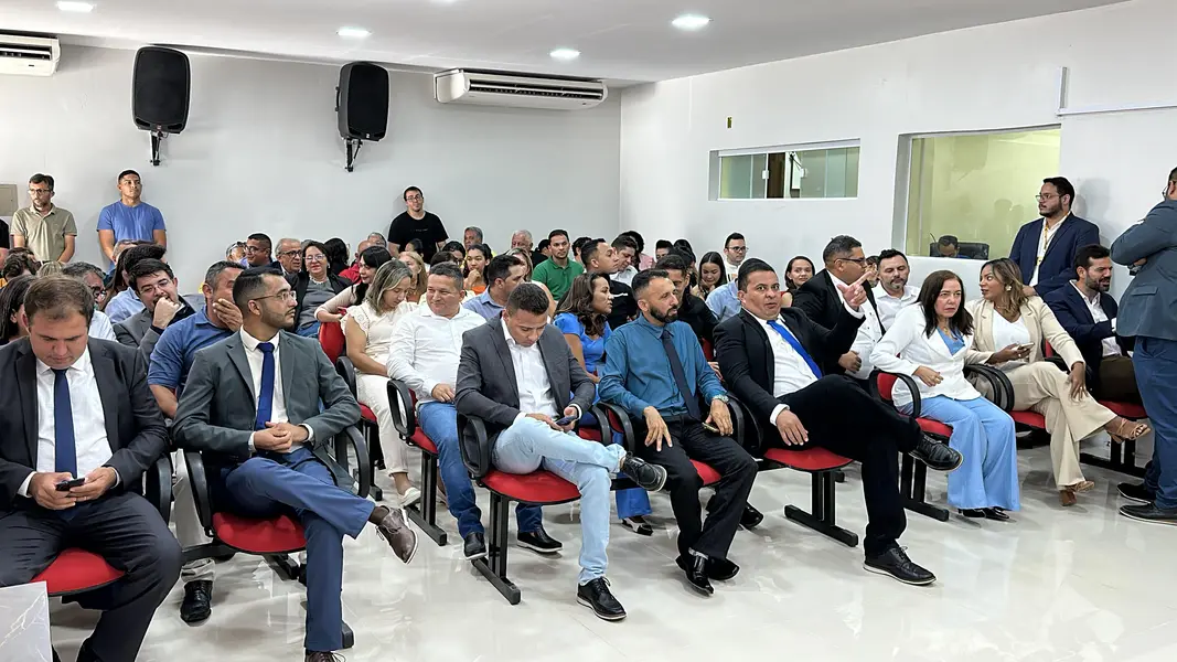 Prefeito, vice-prefeita e vereadores eleitos em Monsenhor Gil são diplomados