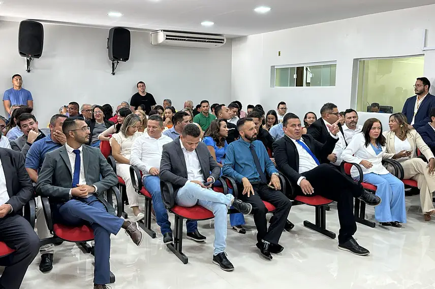 Prefeito, vice-prefeita e vereadores eleitos em Monsenhor Gil são diplomados Prefeito, vice-prefeita e vereadores eleitos em Monsenhor Gil são diplomados