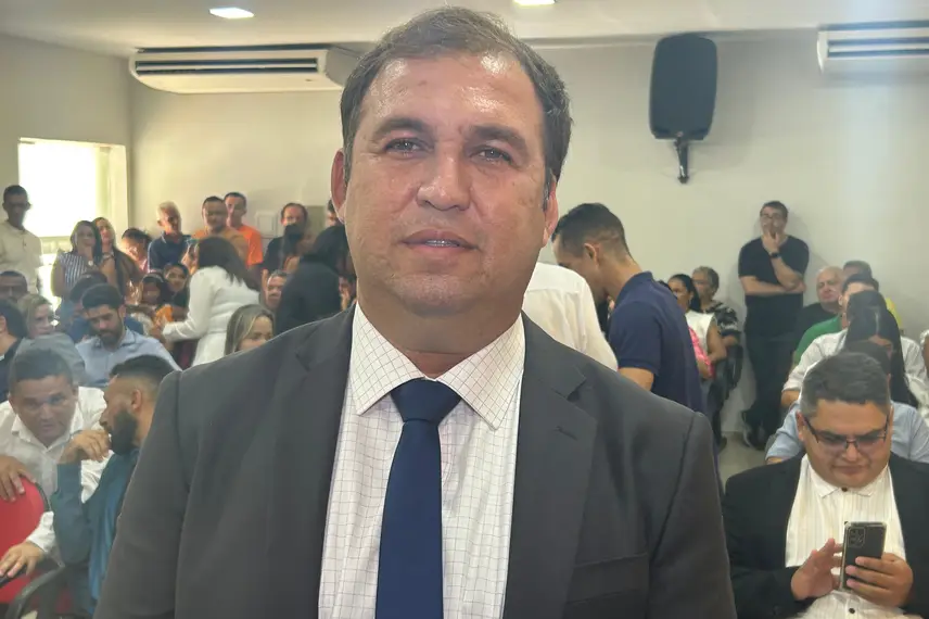 Prefeito, vice-prefeita e vereadores eleitos em Monsenhor Gil são diplomados Prefeito, vice-prefeita e vereadores eleitos em Monsenhor Gil são diplomados