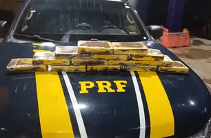 PRF realiza apreensão de 14kg de cocaína no interior de ônibus na cidade de Piripiri (Foto: Reprodução)