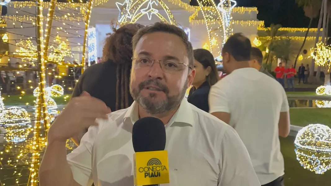 Rafael Fonteles inaugura decoração de Natal no Palácio de Karnak em Teresina