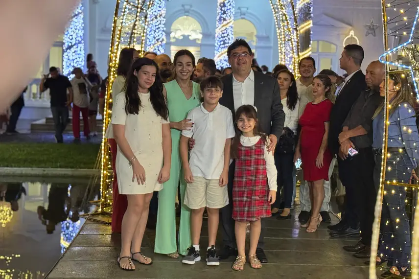 Rafael Fonteles inaugura decoração de Natal no Palácio de Karnak em Teresina Rafael Fonteles inaugura decoração de Natal no Palácio de Karnak em Teresina