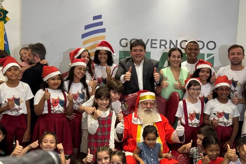 Rafael Fonteles inaugura decoração de Natal no Palácio de Karnak em Teresina Rafael Fonteles inaugura decoração de Natal no Palácio de Karnak em Teresina