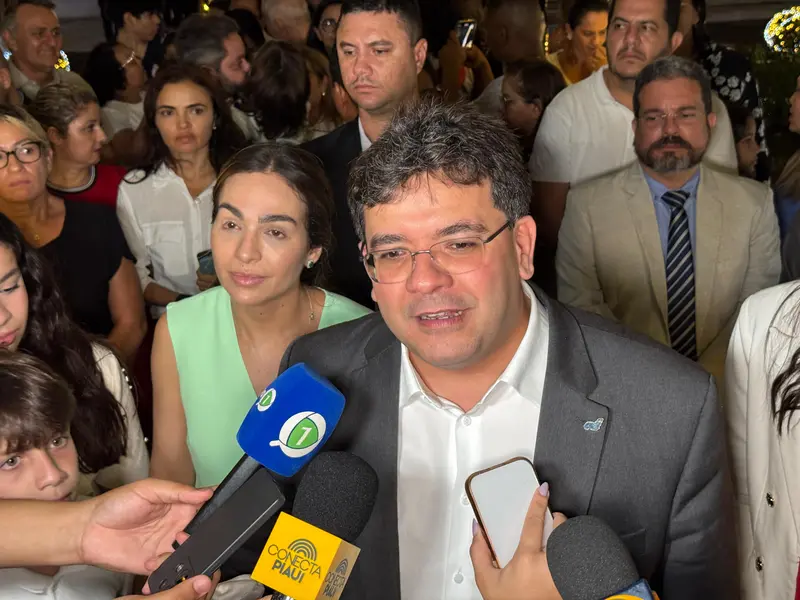 Rafael Fonteles inaugura decoração de Natal no Palácio de Karnak em Teresina