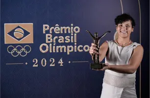 Sarah Menezes recebeu o prêmio de melhor treinadora individual no Prêmio Brasil Olímpico (Foto: Alexandre Loureiro/COB)