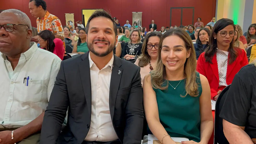 Secretário da Educação entrega Selo Escola Antirracista