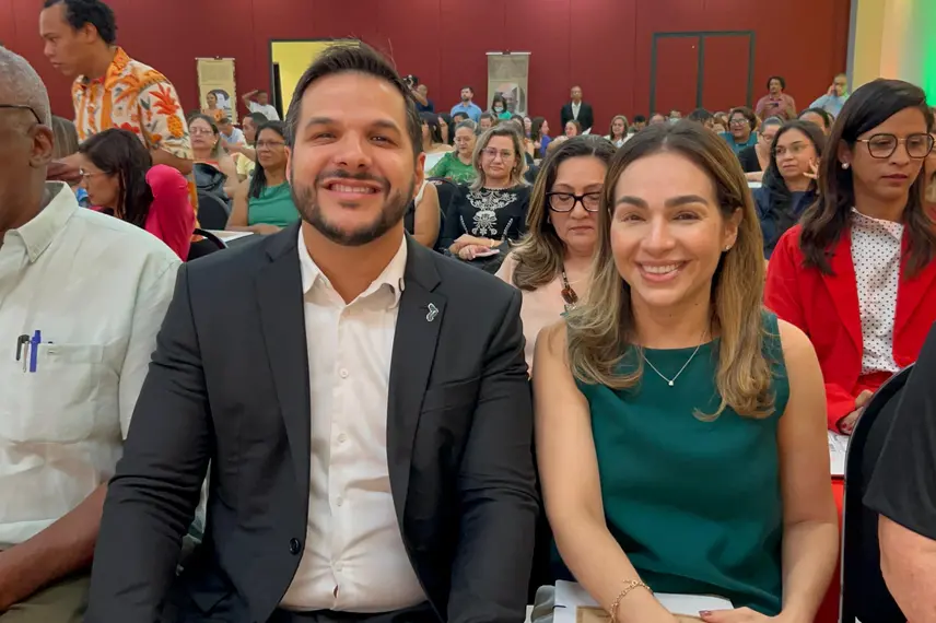 Secretário da Educação entrega Selo Escola Antirracista