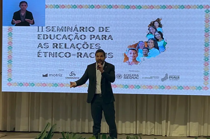 Secretário da Educação entrega Selo Escola Antirracista Secretário da Educação entrega Selo Escola Antirracista