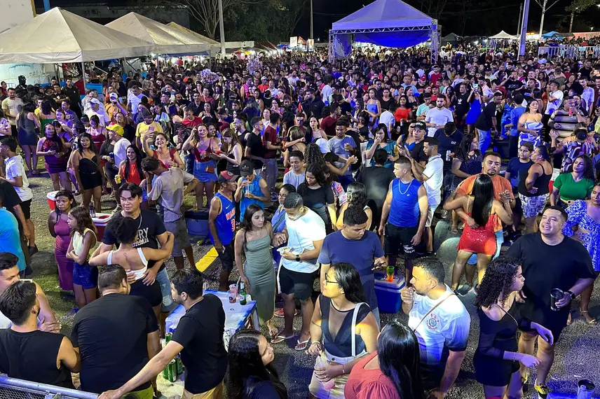 Show da banda Seu Desejo arrasta multidão e marca os 61 anos de Demerval Lobão