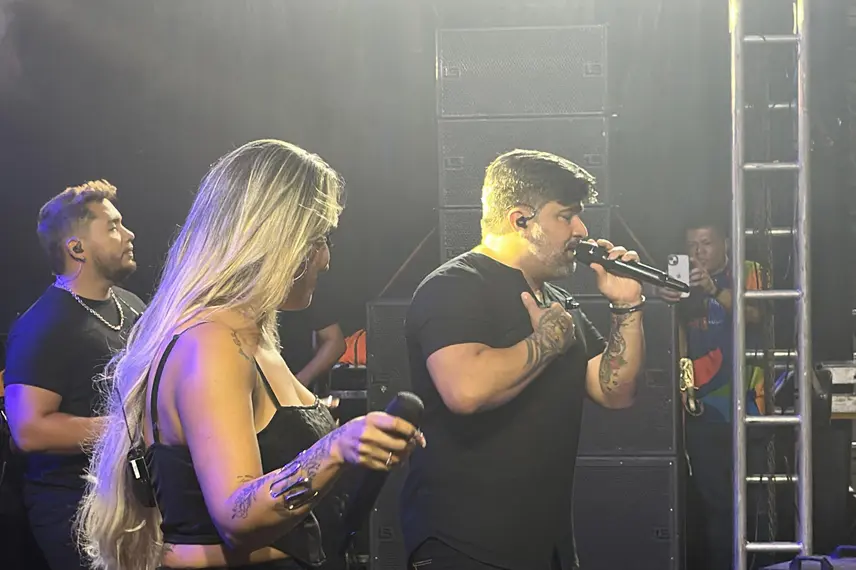 Show da banda Seu Desejo arrasta multidão e marca os 61 anos de Demerval Lobão