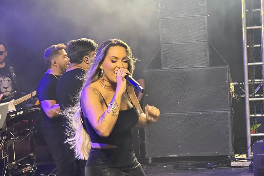 Show da banda Seu Desejo arrasta multidão e marca os 61 anos de Demerval Lobão