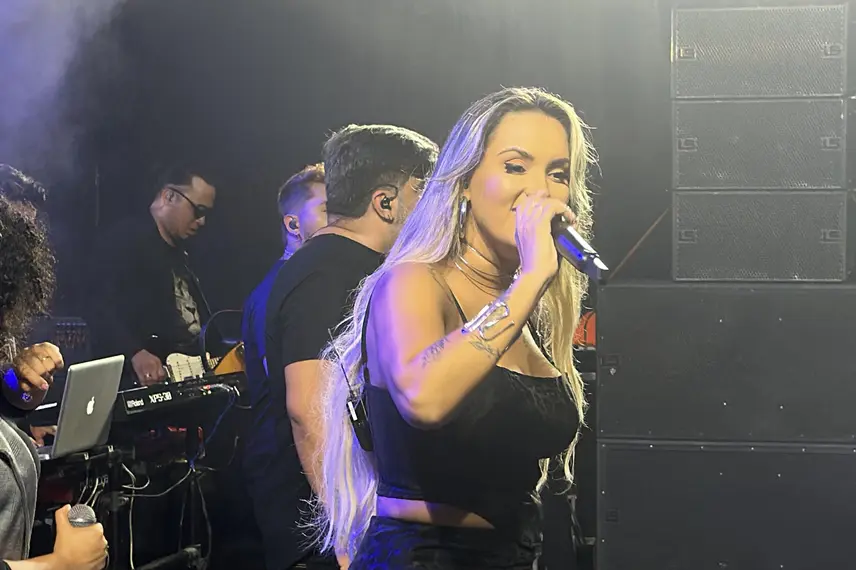 Show da banda Seu Desejo arrasta multidão e marca os 61 anos de Demerval Lobão