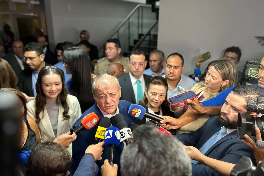 Sílvio Mendes, Jeová Alencar, vereadores e suplentes eleitos são diplomados em THE