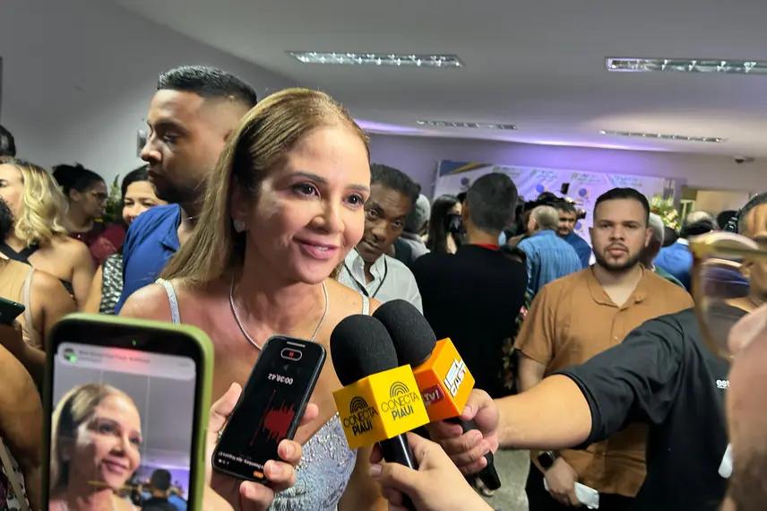 Sílvio Mendes, Jeová Alencar, vereadores e suplentes eleitos são diplomados em THE