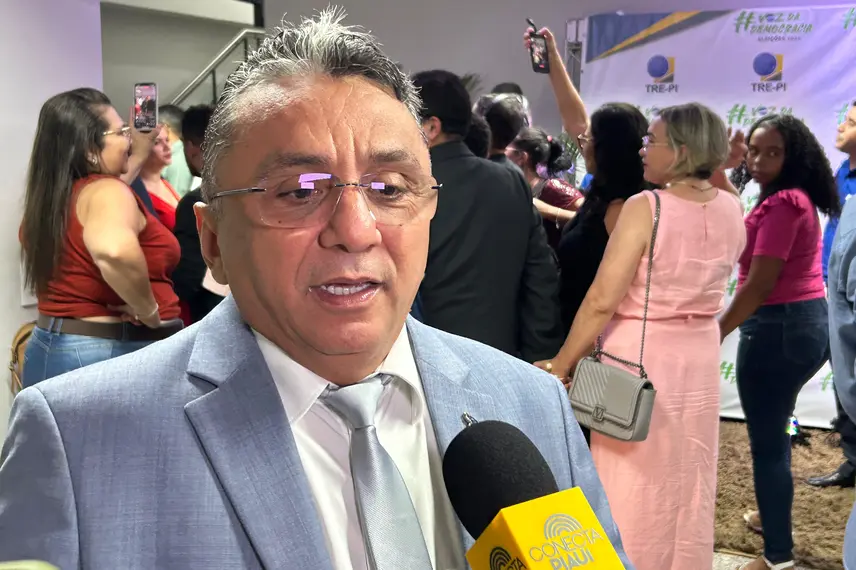 Sílvio Mendes, Jeová Alencar, vereadores e suplentes eleitos são diplomados em THE