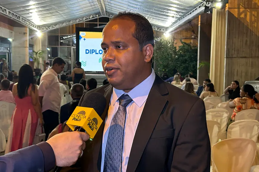 Sílvio Mendes, Jeová Alencar, vereadores e suplentes eleitos são diplomados em THE