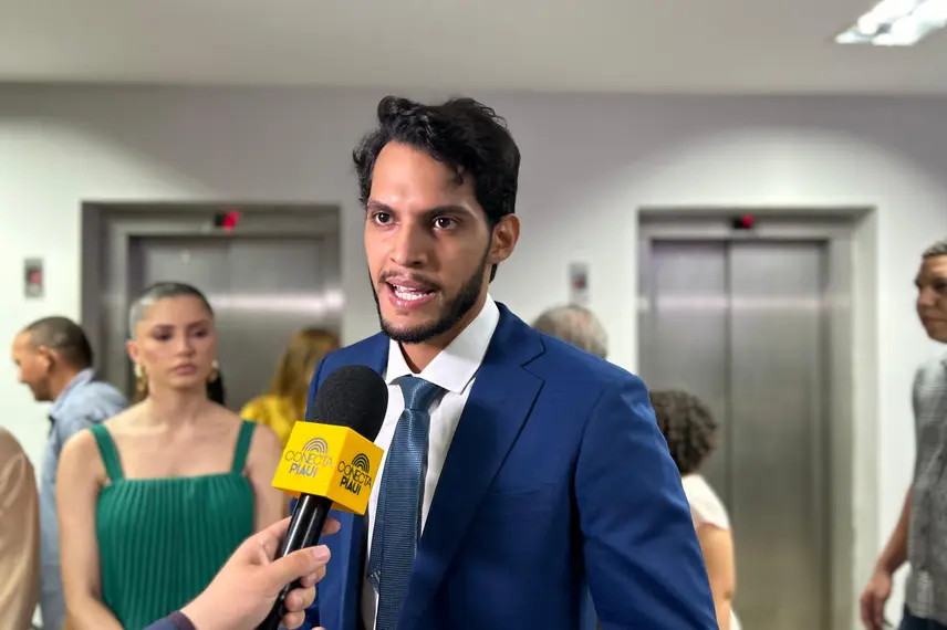 Sílvio Mendes, Jeová Alencar, vereadores e suplentes eleitos são diplomados em THE