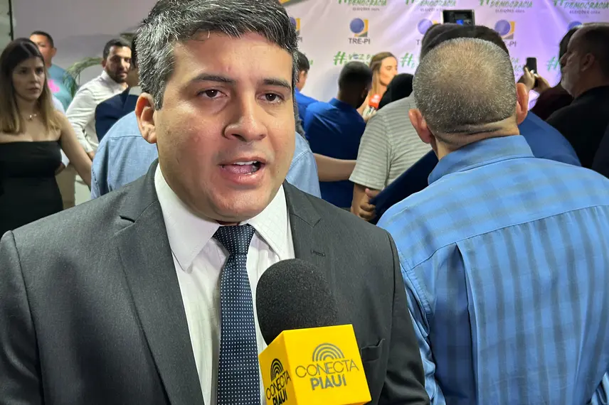 Sílvio Mendes, Jeová Alencar, vereadores e suplentes eleitos são diplomados em THE