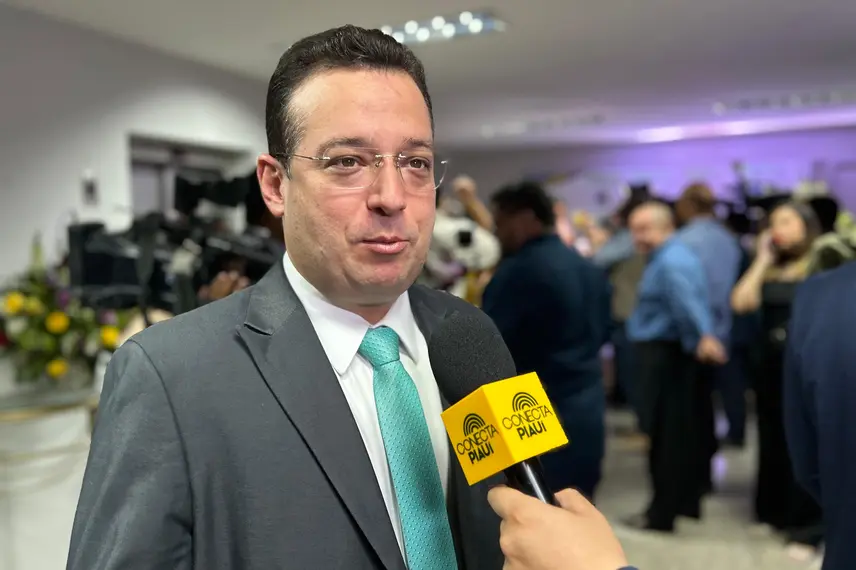 Sílvio Mendes, Jeová Alencar, vereadores e suplentes eleitos são diplomados em THE