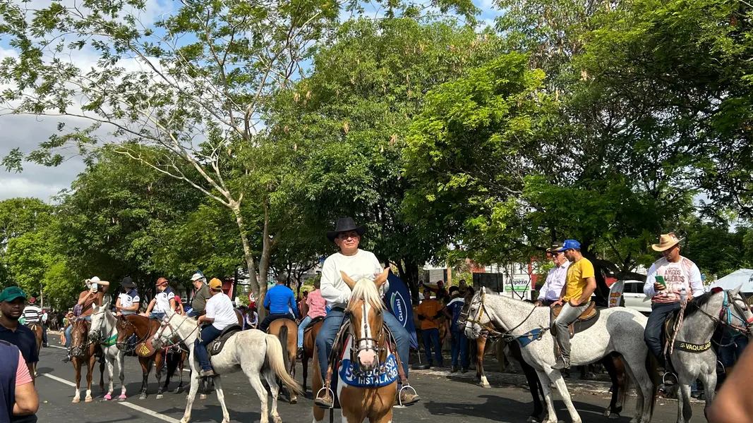 Tradicional cavalgada marca a abertura da 73ª edição da Expoapi em Teresina