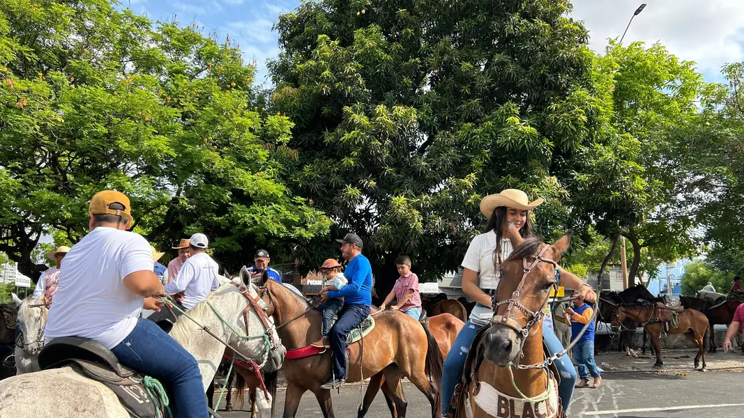 Tradicional cavalgada marca a abertura da 73ª edição da Expoapi em Teresina