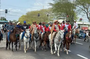 Tradicional cavalgada marca a abertura da 73ª edição da Expoapi em Teresina (Foto: Conecta Piauí)