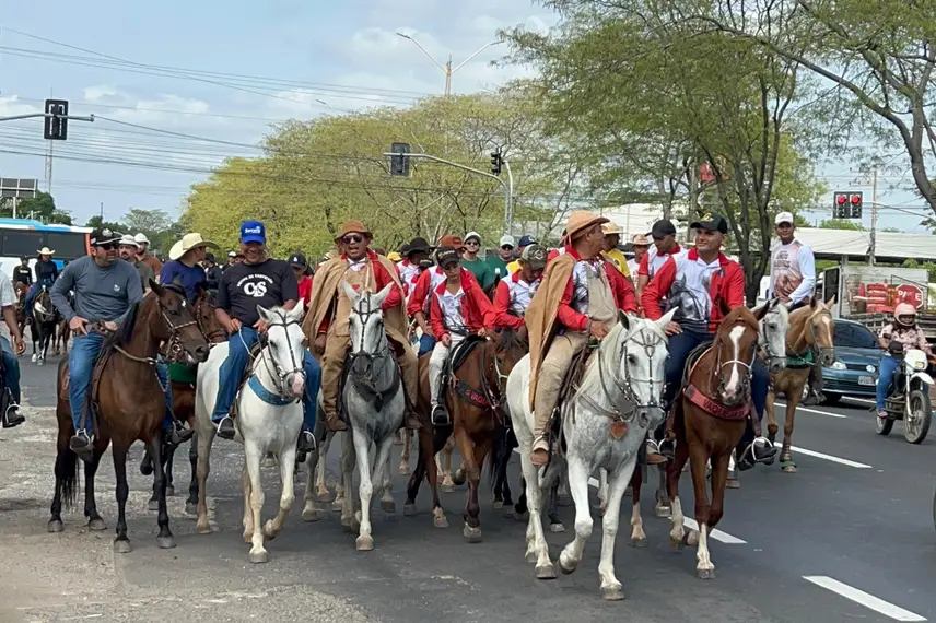 Tradicional cavalgada marca a abertura da 73ª edição da Expoapi em Teresina Tradicional cavalgada marca a abertura da 73ª edição da Expoapi em Teresina