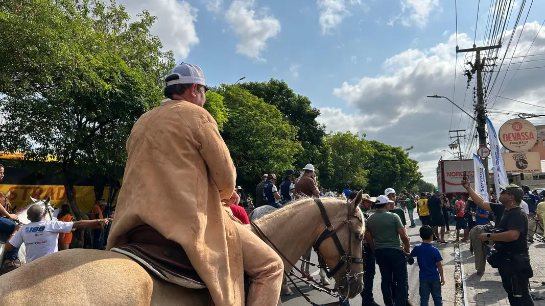 Tradicional cavalgada marca a abertura da 73ª edição da Expoapi em Teresina