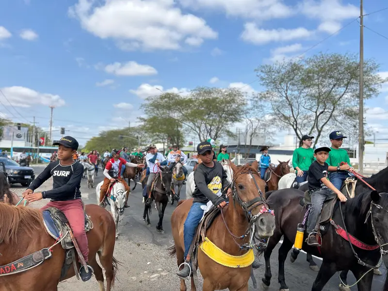 Tradicional cavalgada marca a abertura da 73ª edição da Expoapi em Teresina