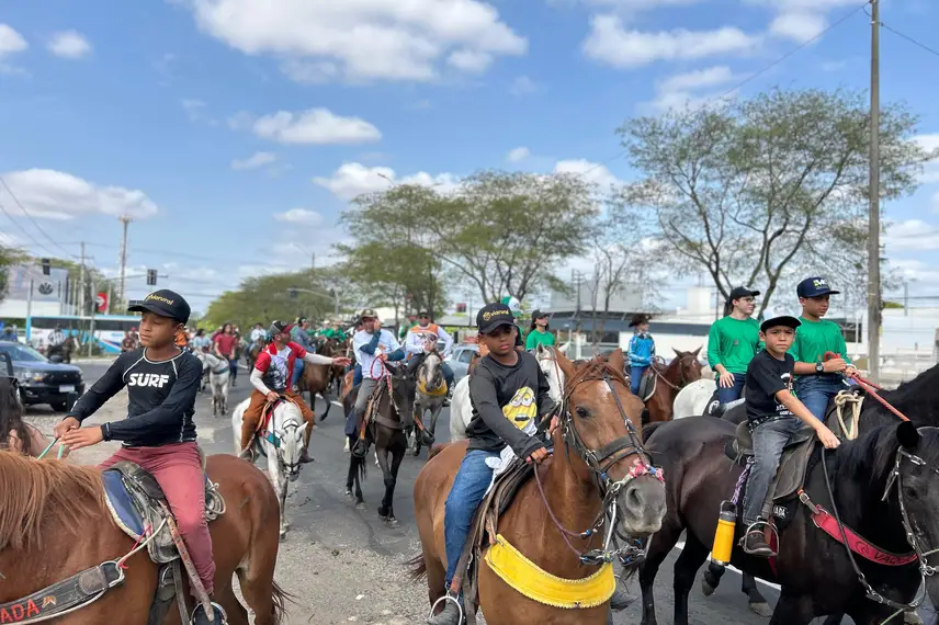 Tradicional cavalgada marca a abertura da 73ª edição da Expoapi em Teresina Tradicional cavalgada marca a abertura da 73ª edição da Expoapi em Teresina