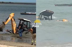 Trator atola e fica quase submerso durante trabalho no mar em Cajueiro da Praia (Foto: Reprodução)