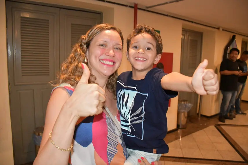 Zeca Baleiro encanta Teresina com show no Theatro 4 de Setembro