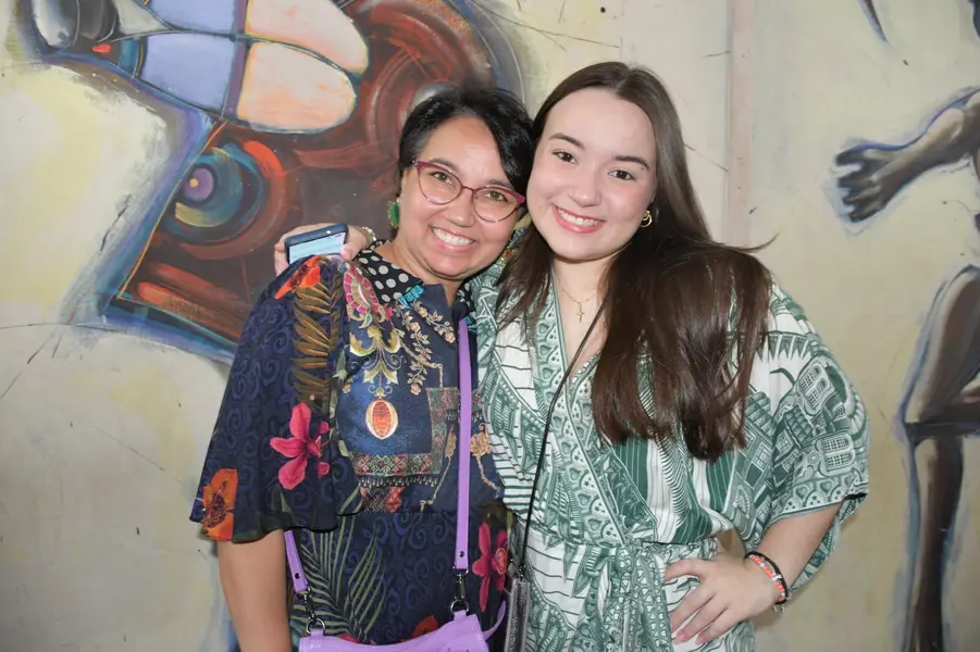 Zeca Baleiro encanta Teresina com show no Theatro 4 de Setembro