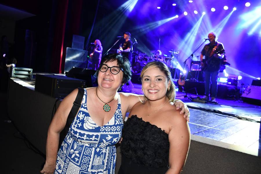 Zeca Baleiro encanta Teresina com show no Theatro 4 de Setembro