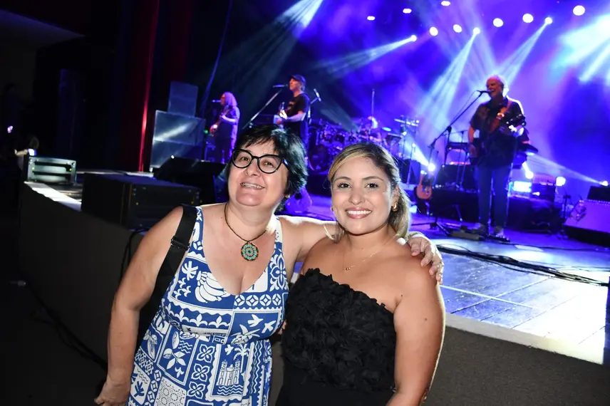 Zeca Baleiro encanta Teresina com show no Theatro 4 de Setembro