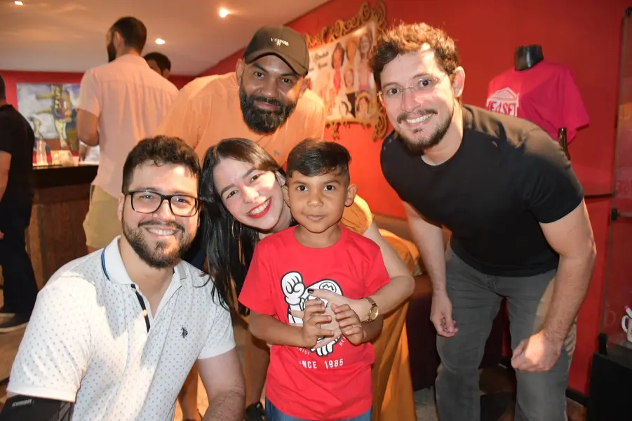 Zeca Baleiro encanta Teresina com show no Theatro 4 de Setembro