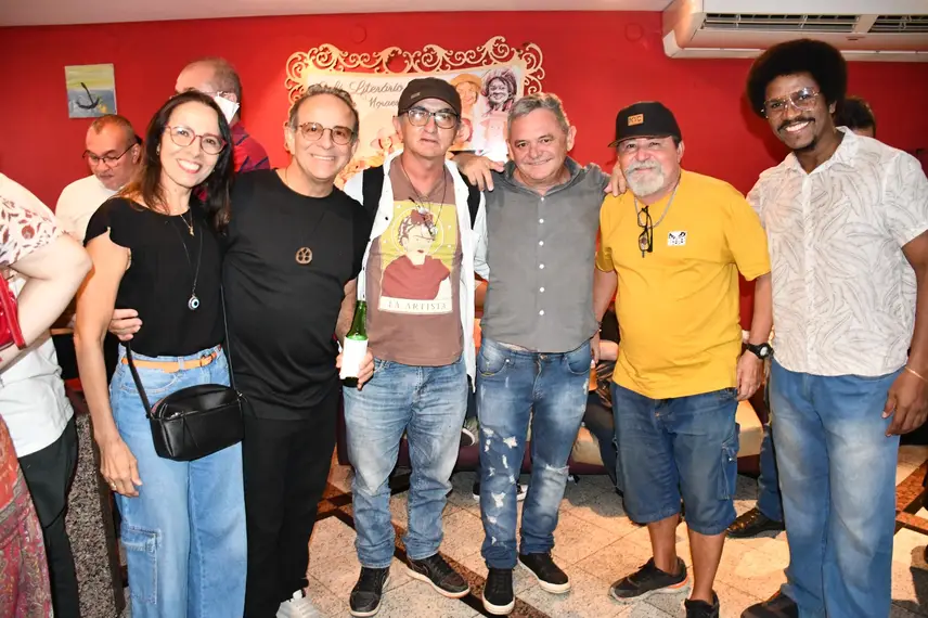 Zeca Baleiro encanta Teresina com show no Theatro 4 de Setembro Zeca Baleiro encanta Teresina com show no Theatro 4 de Setembro