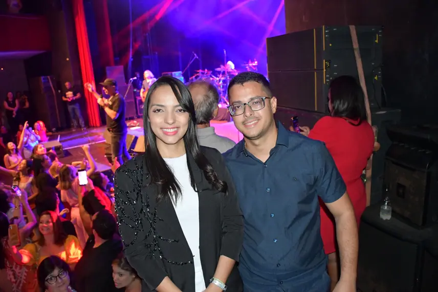 Zeca Baleiro encanta Teresina com show no Theatro 4 de Setembro