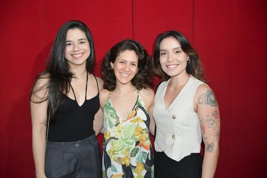 Zeca Baleiro encanta Teresina com show no Theatro 4 de Setembro