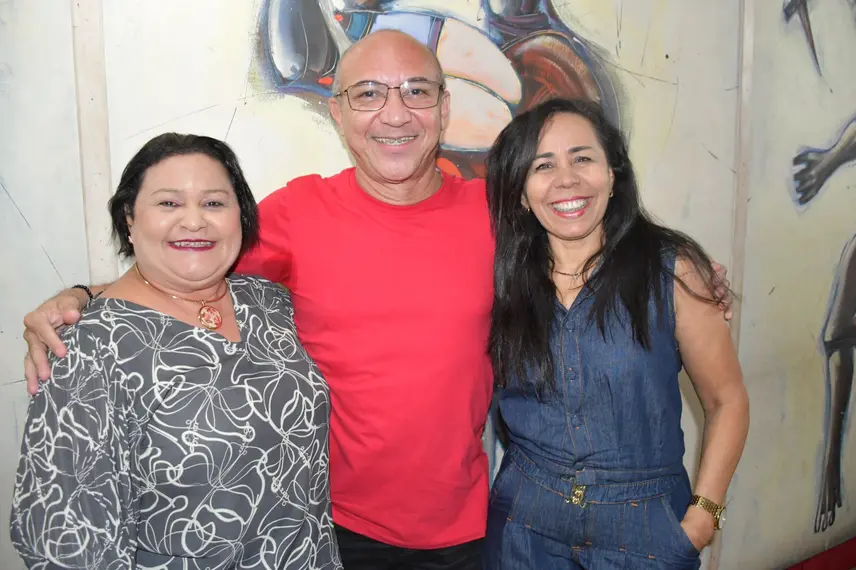 Zeca Baleiro encanta Teresina com show no Theatro 4 de Setembro